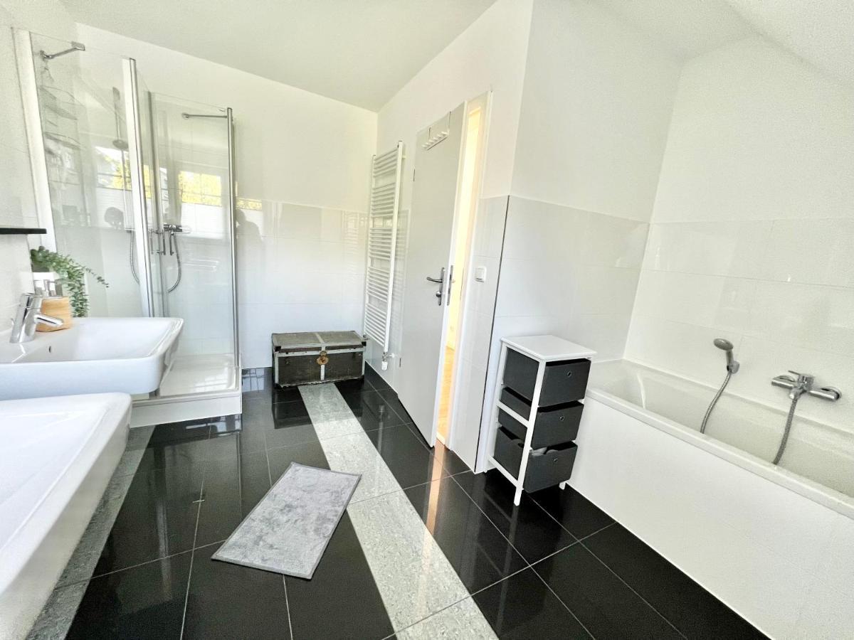Luxurioese Doppelhaushaelfte Am Gruenen Rande Von Hamburg Apartment Oststeinbek Exterior photo